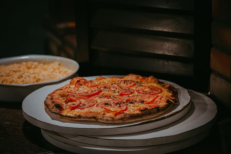 Baked Pizza On Tray, cheese, cuisine, delicious, dinner, food HD wallpaper