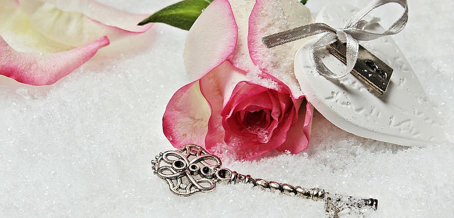 ornament, macro, christmas, winter, season, heart, metal, key HD wallpaper