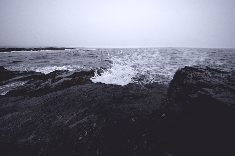 ocean, waves, dark, storm, rocks, sea, water, motion, horizon over water HD wallpaper