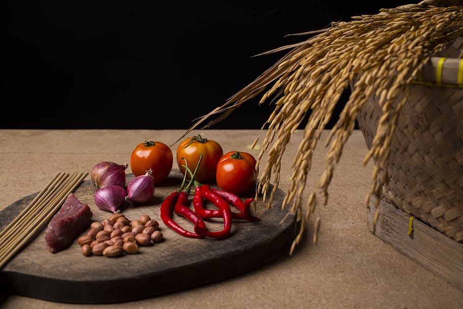 tomatoes, chili, meat, rice, red onion, beans, food, food and drink HD wallpaper