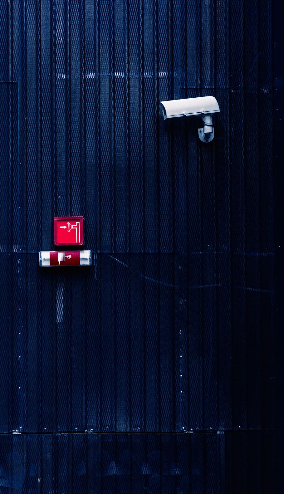 White Security Camera, dark, electronic equipment, modern, stripes HD wallpaper