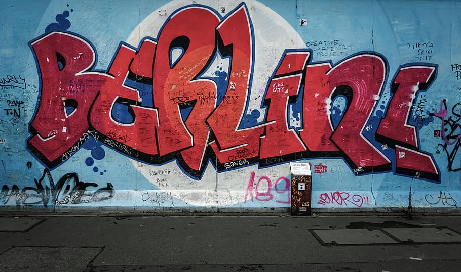 red Berlini word painted on wall with blue background, graffiti, HD wallpaper