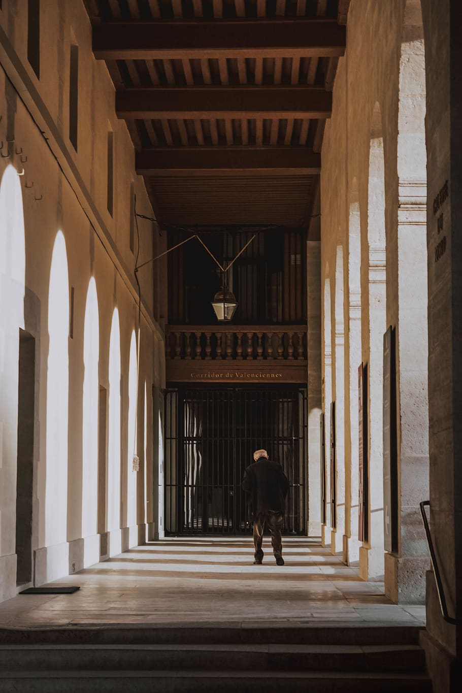 man standing inside building, light, stranger, column, wallpaper HD wallpaper