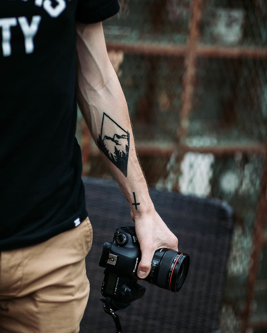person holding DSLR camera, skin, human, electronics, photographer HD wallpaper
