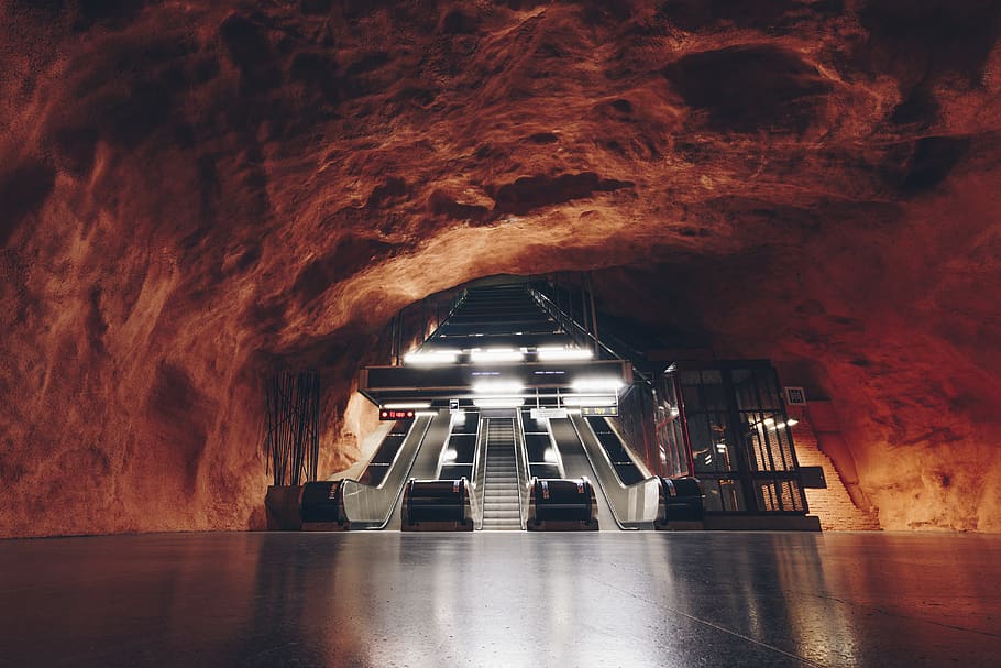 gray escalator, stockholm, tunnel, lighting, sweden, radhuset station HD wallpaper