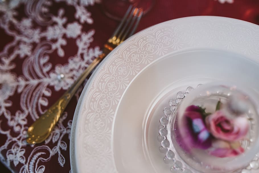 Table Decorations & Flowers for Valentine, love, romantic HD wallpaper