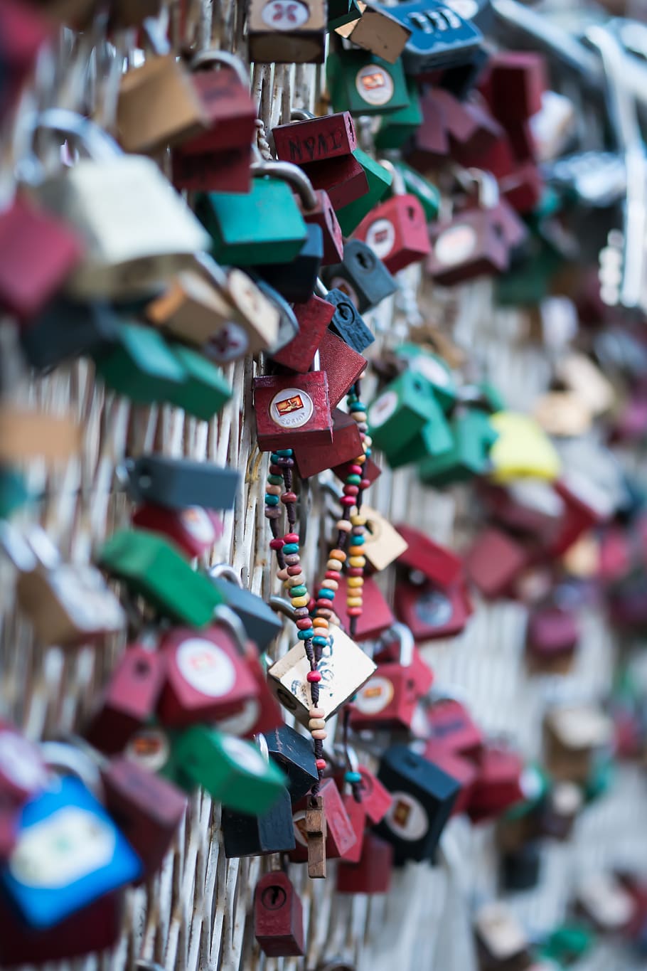 philippines, manila, locks, beads, colors, large group of objects HD wallpaper