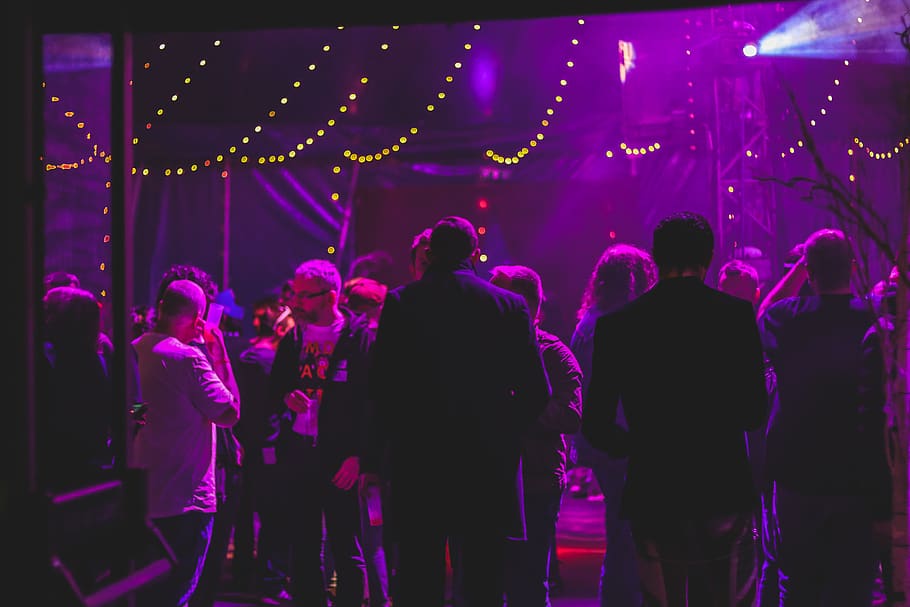 people inside bar, crowd, group of people, arts culture and entertainment HD wallpaper