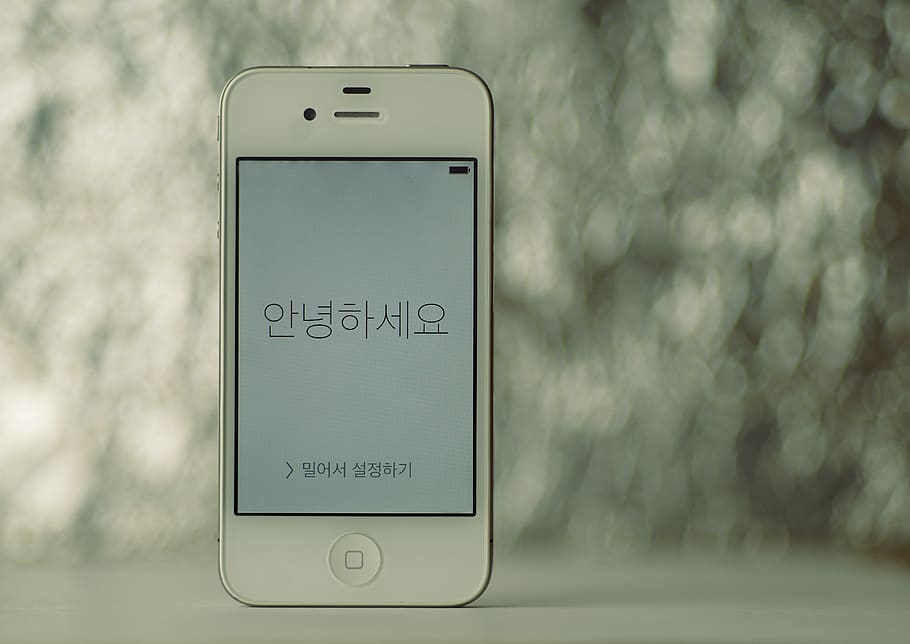 turned-on white iPhone 4, communication, technology, text, wireless technology HD wallpaper