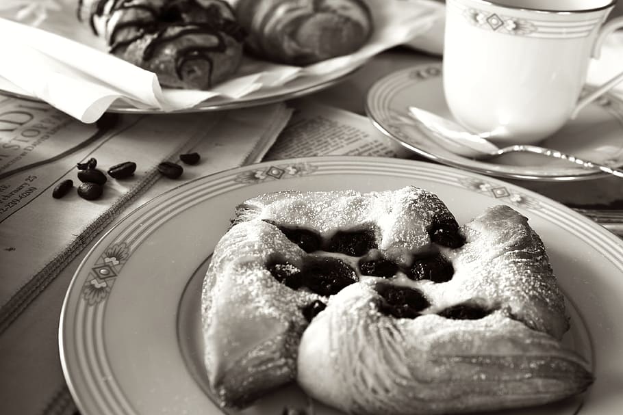 Baked Pastry on Saucer, breakfast, cake, chocolate, cream, cup HD wallpaper