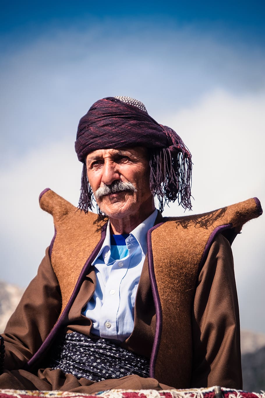man wearing keffiyeh, people, person, human, old man, style, headscarf HD wallpaper