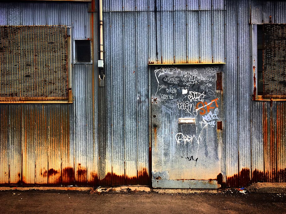 Rusty Metal Door, abandoned, decay, decomposition, dirty, exterior HD wallpaper