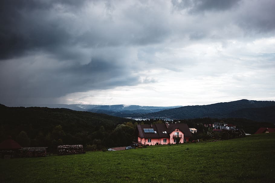 poland, polańczyk, building, clouds, dark, heavy, high, highland HD wallpaper