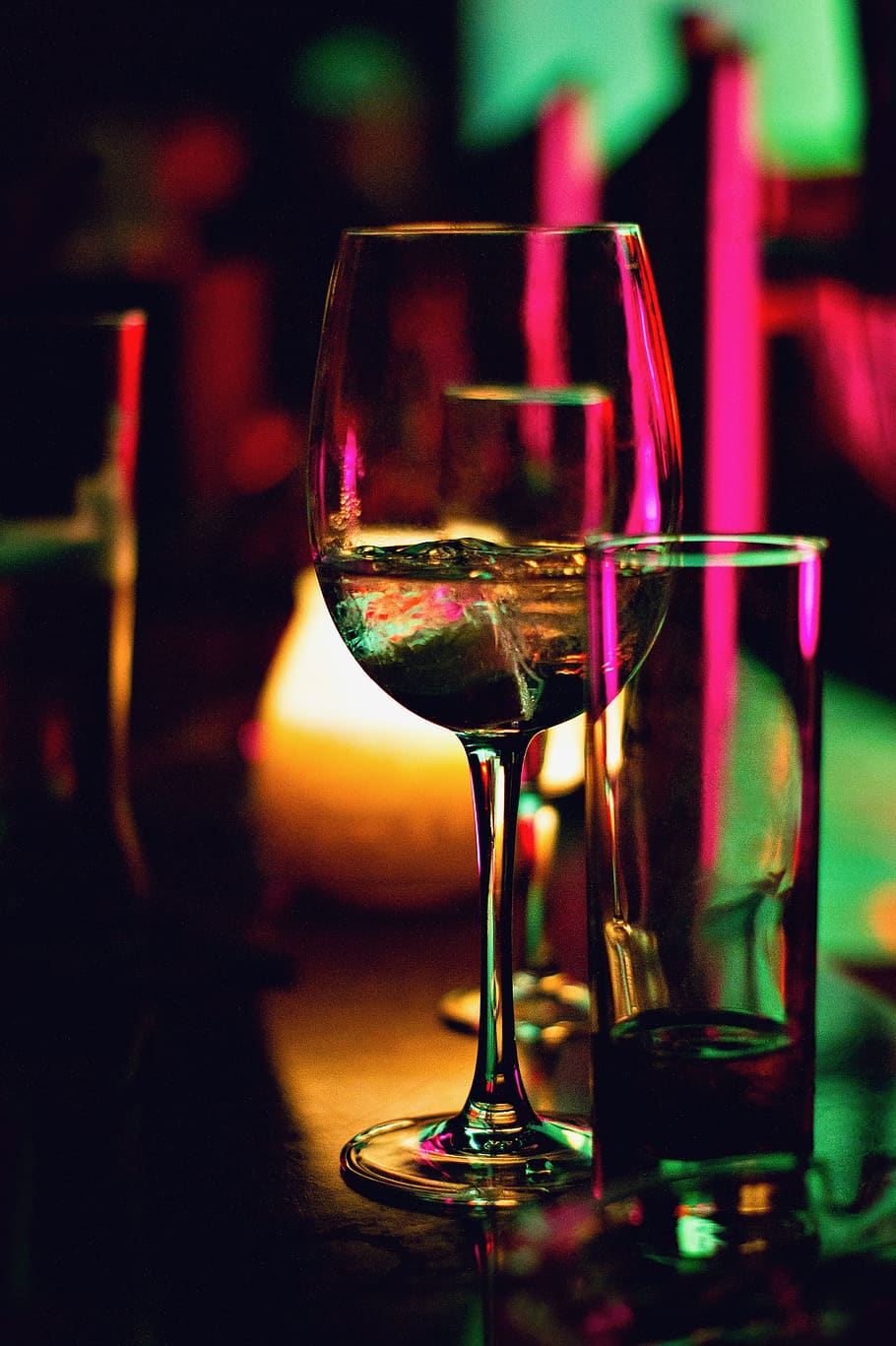 drinks, glasses, drinking, bar, alcohol, beverage, celebration HD wallpaper