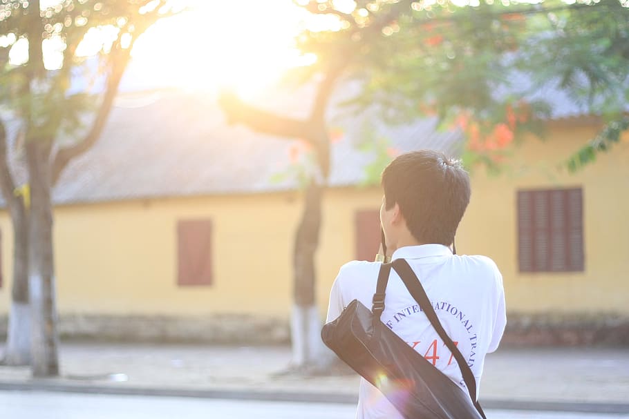 Man Wearing Polo Shirt With Bag, blur, daylight, landscape, outdoors HD wallpaper