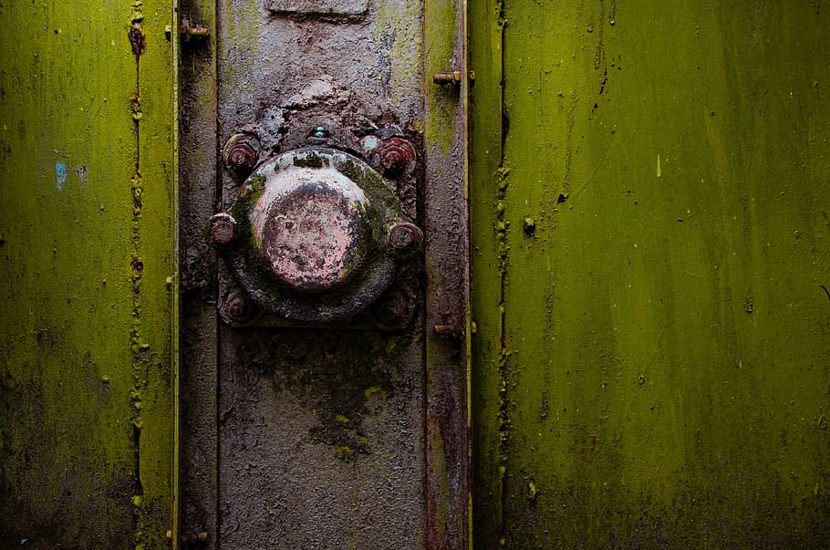 old-rust-door-lock.jpg