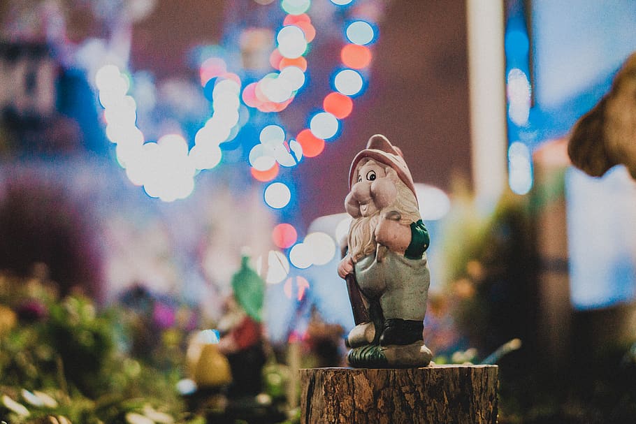 Selective Focus Photography Of Gnome Figurine, decor, dwarf, macro HD wallpaper