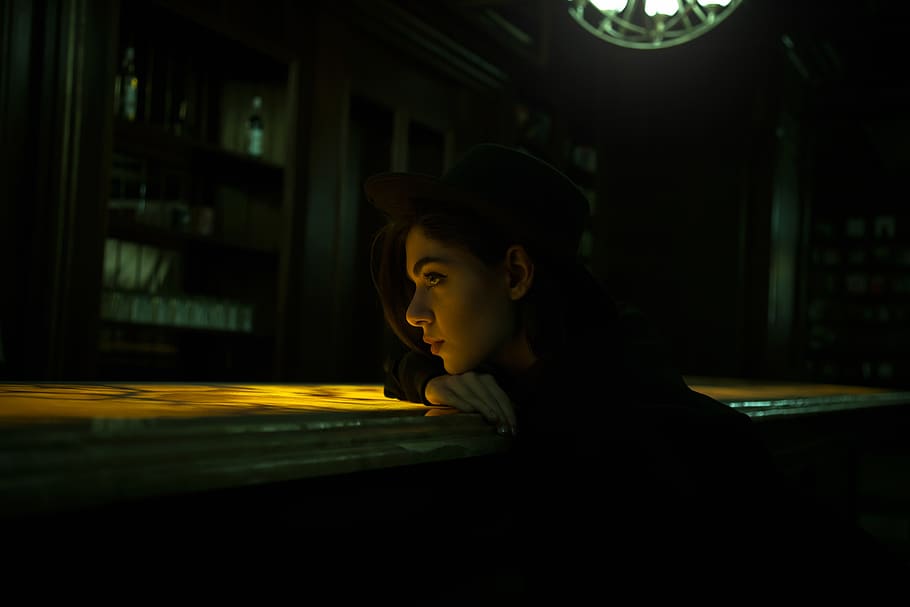 one person, headshot, side view, night, portrait, indoors, adult HD wallpaper