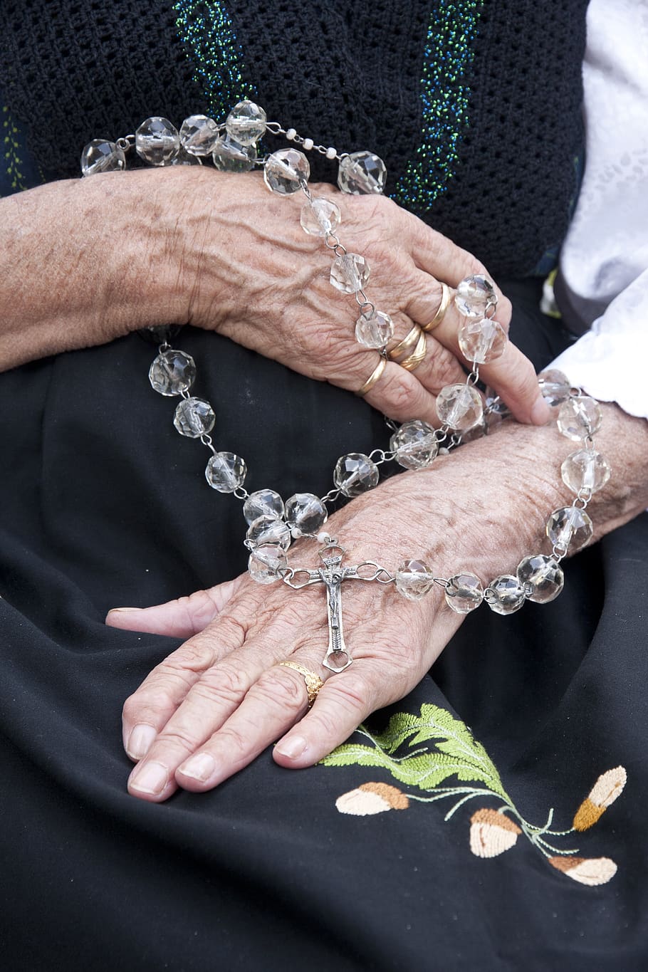 clear beaded rosary, hand, real people, human hand, human body part HD wallpaper