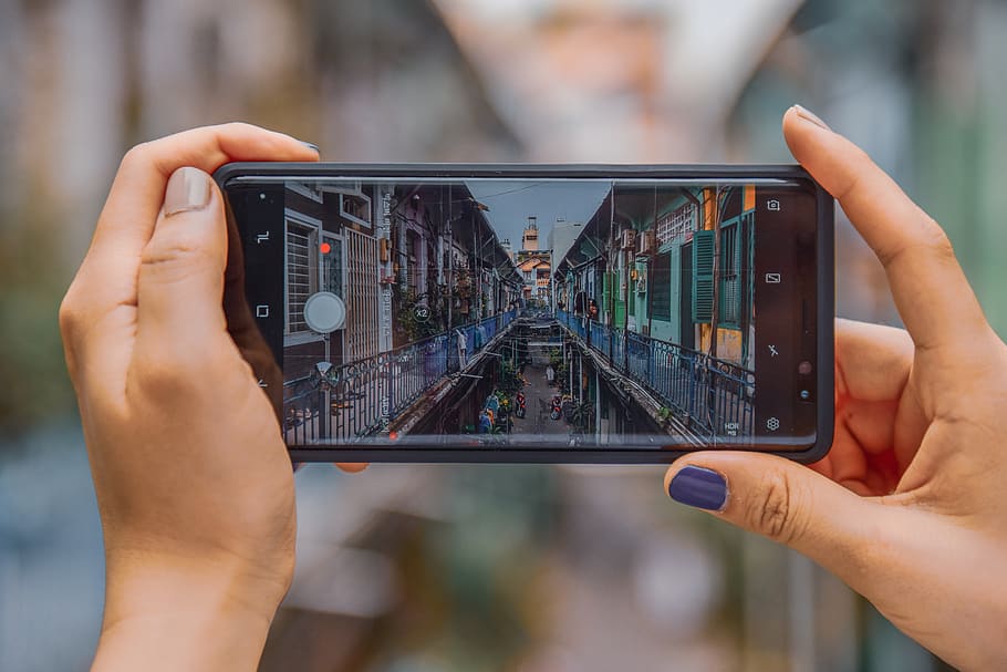 black Android smartphone camera capturing buildings, mobile phone HD wallpaper