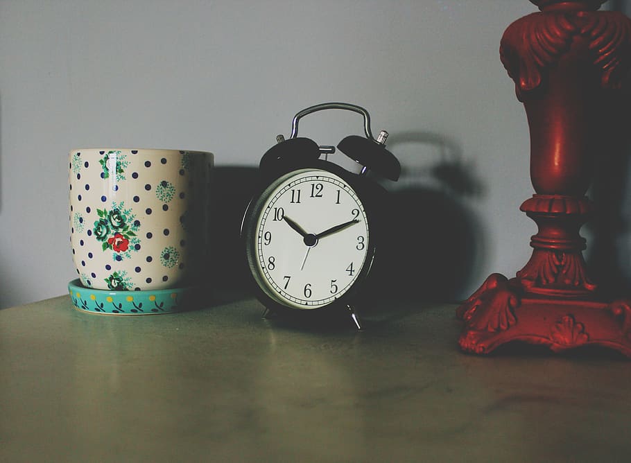 still, items, things, desk, table, bedside, alarm, clock, decor HD wallpaper