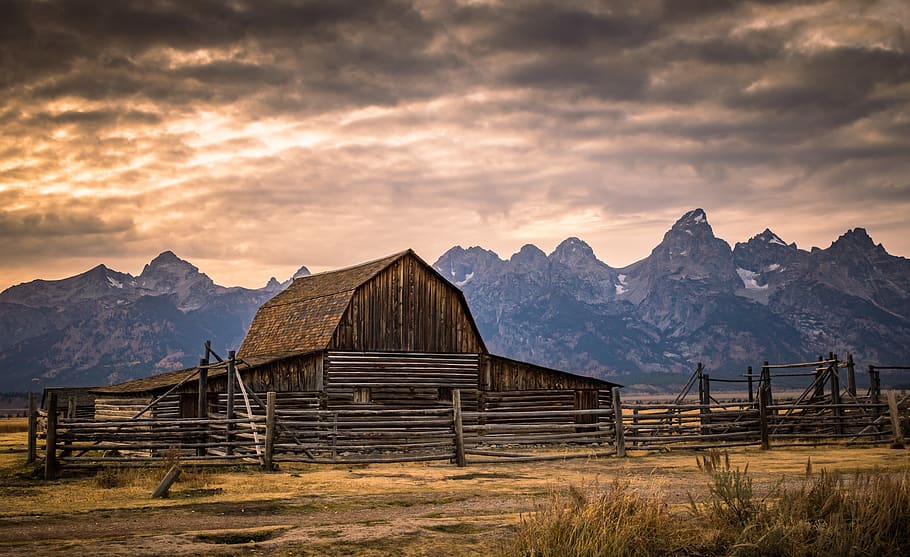 brown wooden barn, mountain, sky, cloud - sky, scenics - nature HD wallpaper