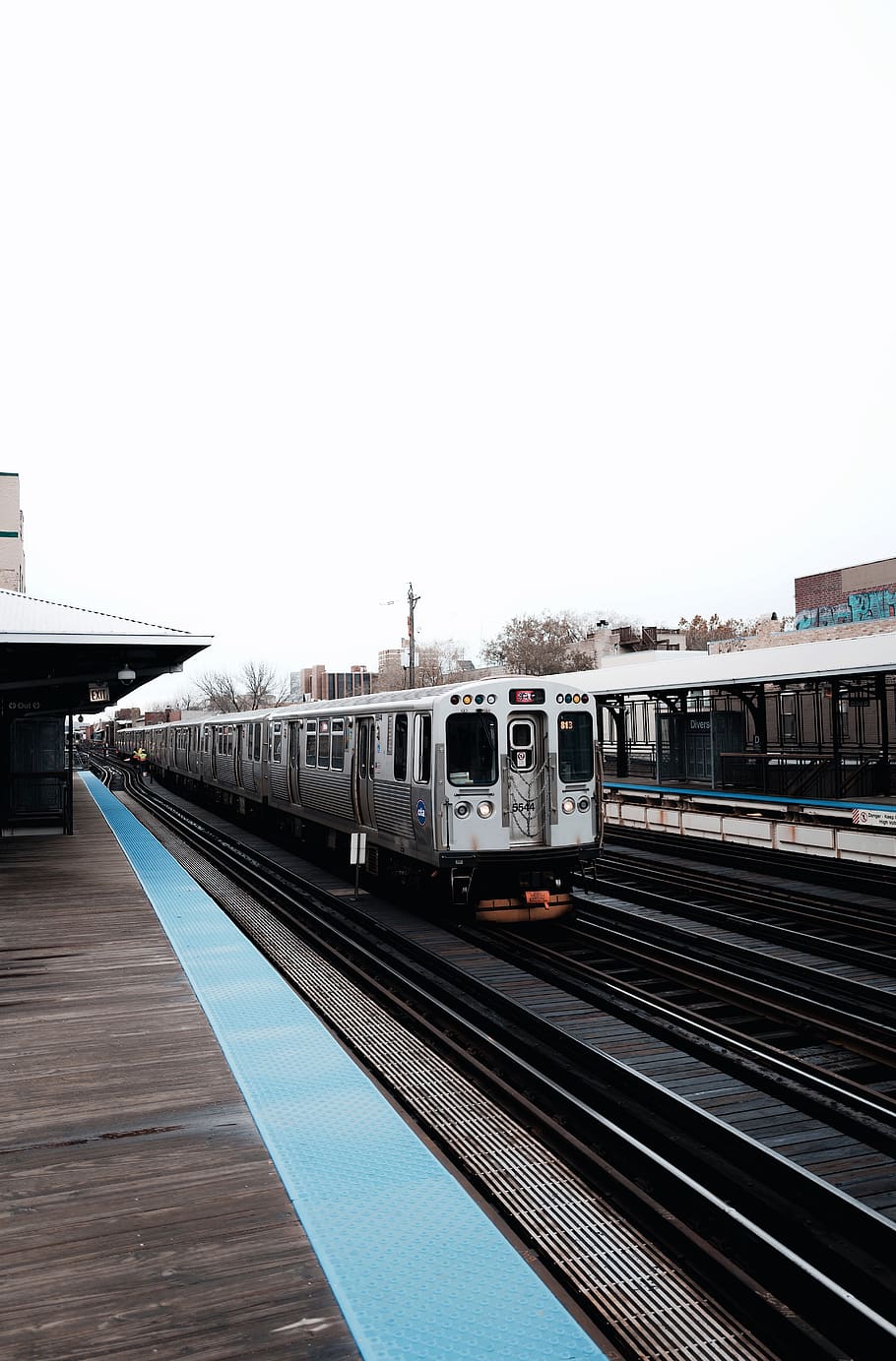 gray train in the train station, vehicle, transportation, chicago HD wallpaper