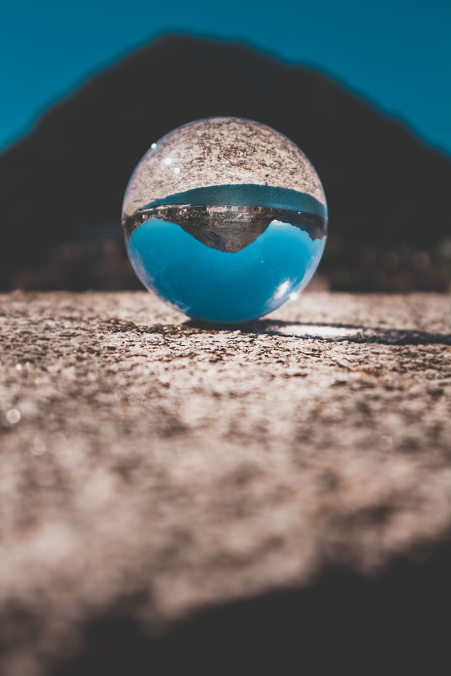 Shallow Focus Photography of Clear Glass Ball, blue, blur, close-up HD wallpaper