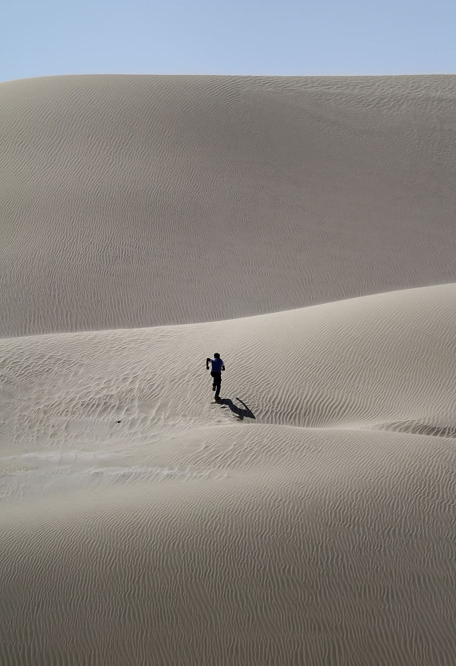 HD wallpaper: desert, man, human, alone, person, running, sand, dunes ...