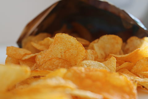 chips, crisps, snack, pepper, potato, fat, mi, carbs, spices HD wallpaper