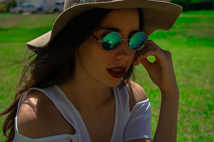 summer, girl, green, grass, sunhat, sunglasses, lipstick, hd background