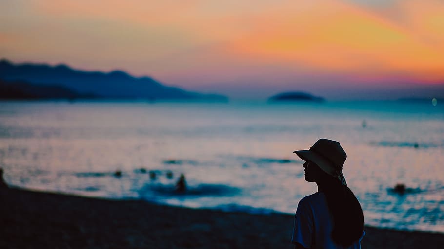 Photography of A Person During Dawn, afterglow, backlit, beach HD wallpaper