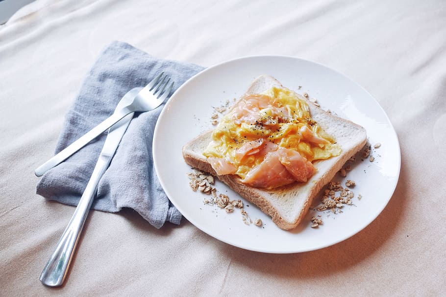breakfast, smokedsalmon, brunch, toast, bread, scrambledeggs HD wallpaper