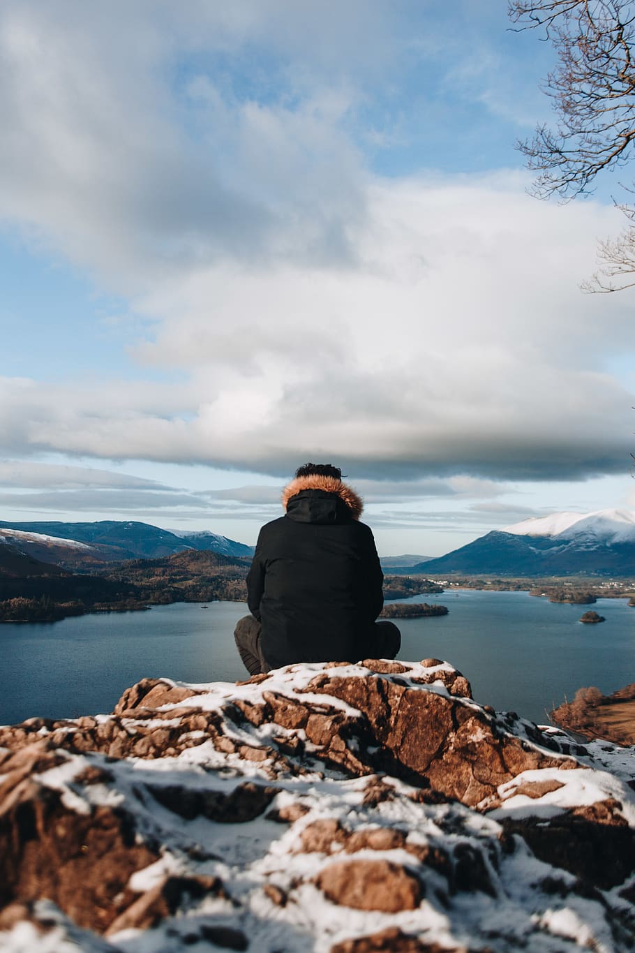 man sitting on mountain peak, rear view, water, cloud - sky, beauty in nature HD wallpaper