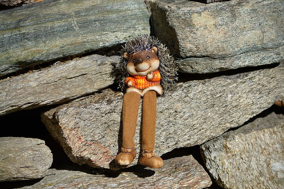 hedgehog, toy, stuff, stuffed, figure, wood, texture, day, solid HD wallpaper