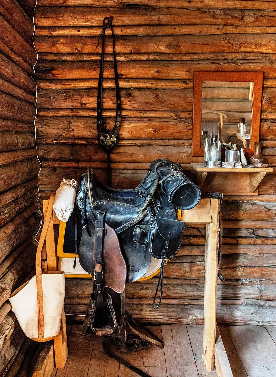 leather, saddle, old, object, horse, stable, farm, wood - material HD wallpaper