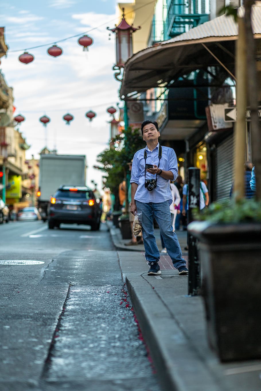 Man Standing Beside Street and Building, blur, camera, car, city HD wallpaper