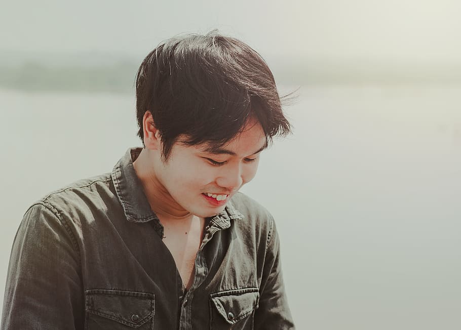 Close-Up Photography of a Man Smiling, blur, boy, cute, depth of field HD wallpaper