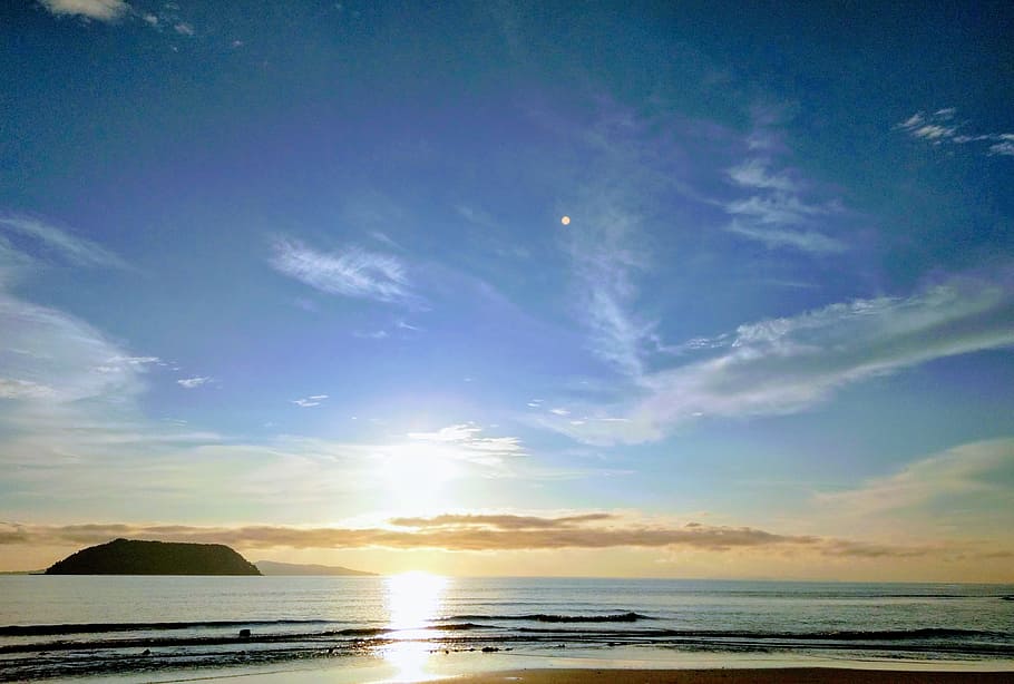 Panoramic Photography of Beach With Sun, clouds, dusk, golden hour HD wallpaper