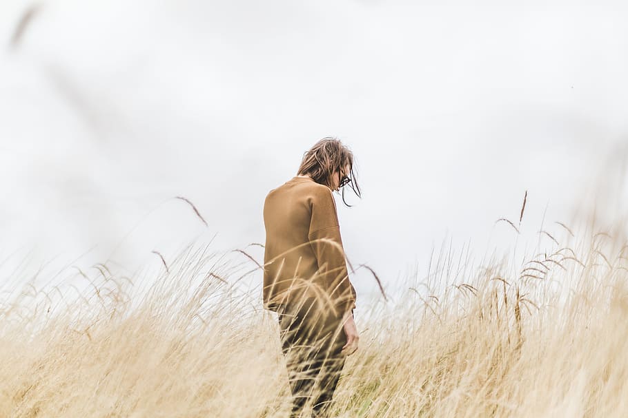 girl, alone, thinking, mountain, nature, grass, view, brown HD wallpaper