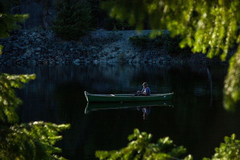 man riding boat, canoe, transportation, vehicle, rowboat, human HD wallpaper