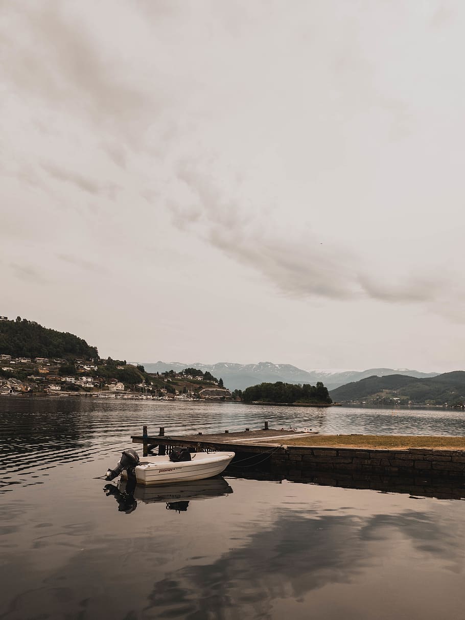 white boat beside brown dock, vehicle, vessel, transportation HD wallpaper