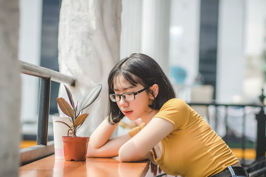 Woman Sitting Beside Table With Plant, 20-25 years old woman, HD wallpaper