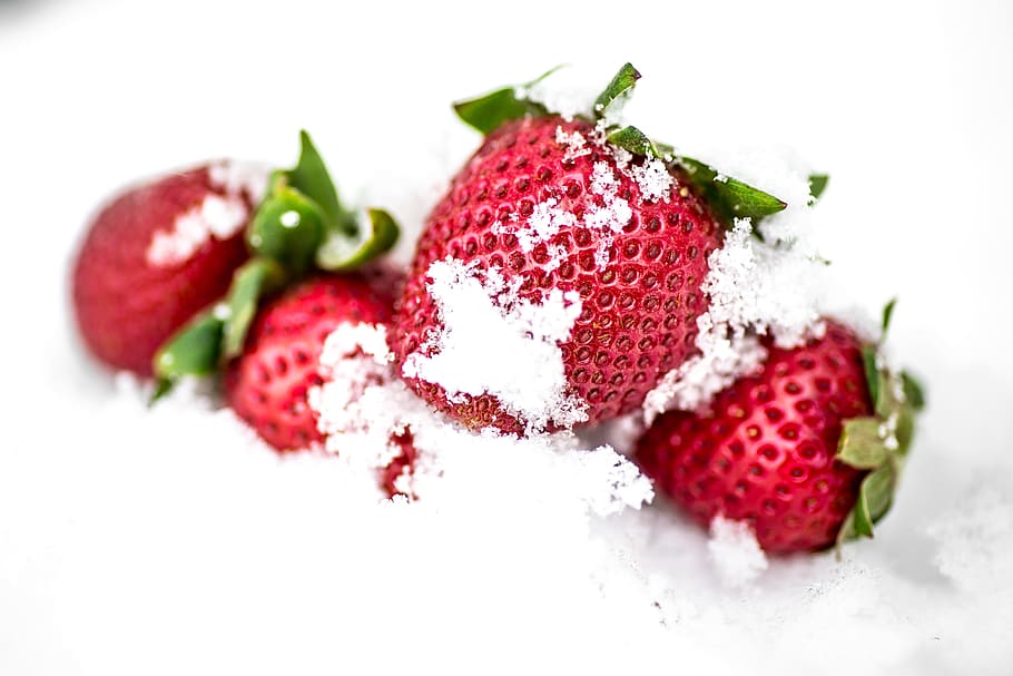 Strawberries on Snow, fruit, berry fruit, healthy eating, food and drink HD wallpaper