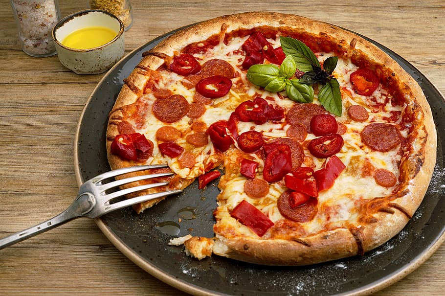 pepperoni pizza, food, fork, cutlery, meal, münzgrabenstraße 36, HD wallpaper