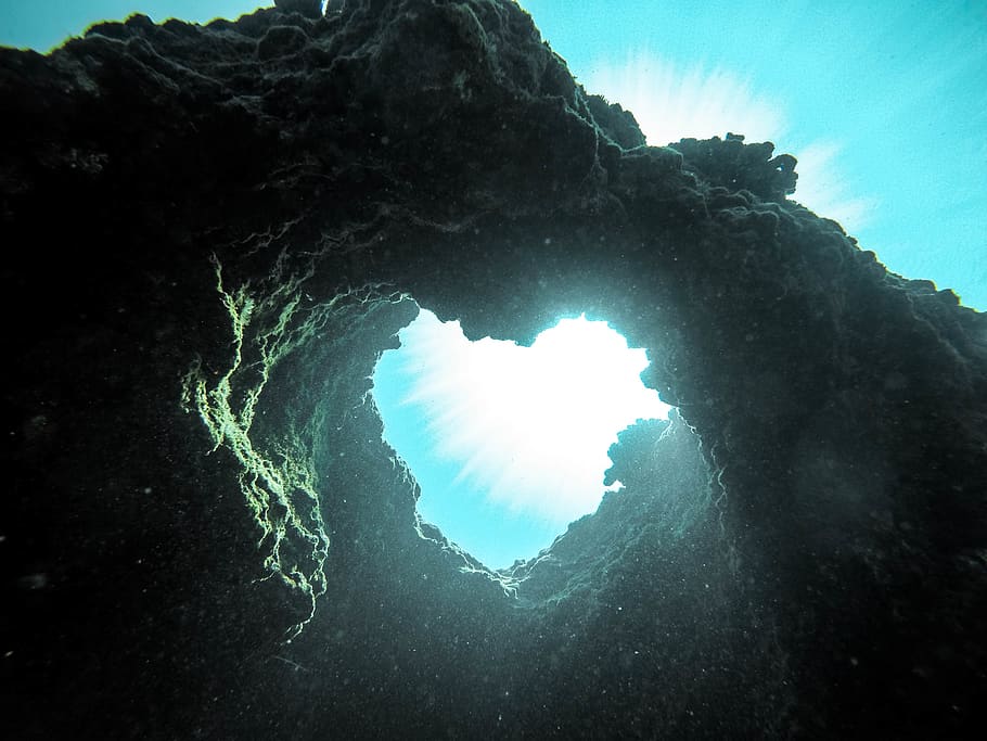 A heart shaped underwater rock formation., united states, o‘ahu