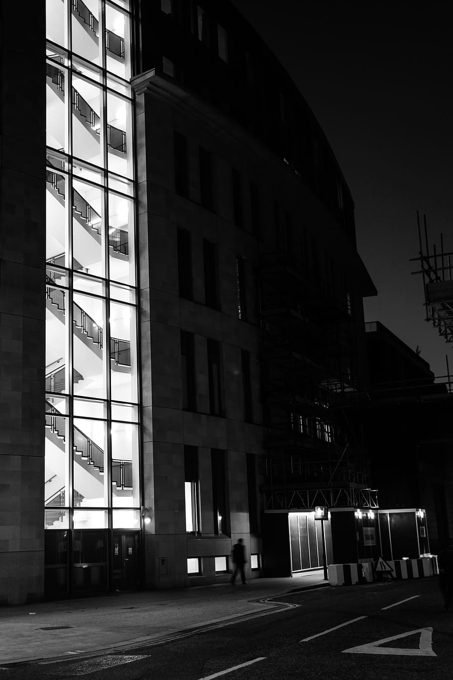 building, dark, night, black, black and white, stairs, london HD wallpaper