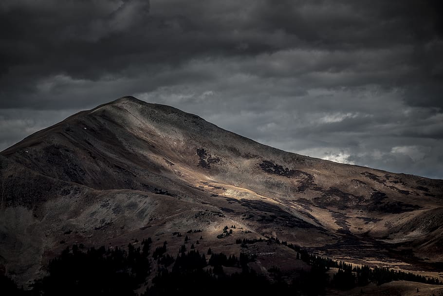 brown mountain under gray sky, cloud - sky, scenics - nature HD wallpaper