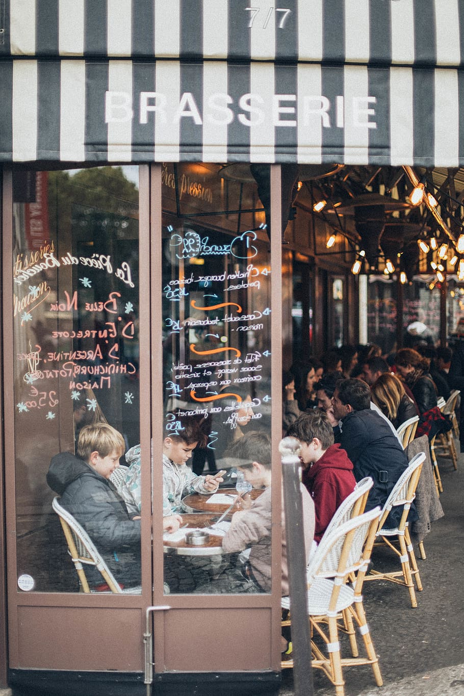People Eating in Room, chairs, city, commerce, crowd, daylight HD wallpaper