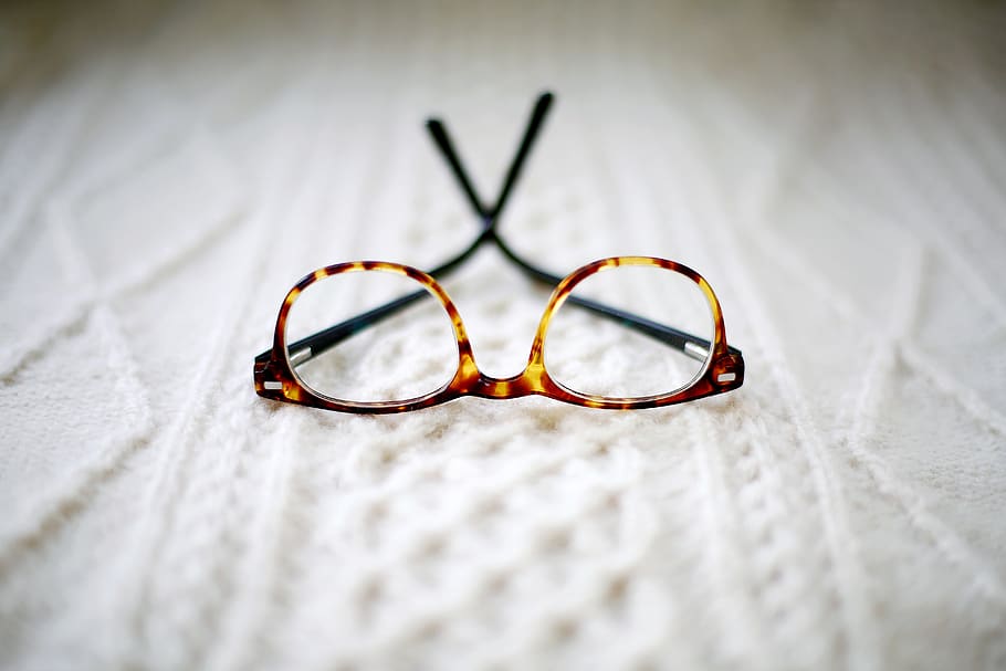 eyeglasses, frame, blur, bed, indoors, selective focus, close-up HD wallpaper